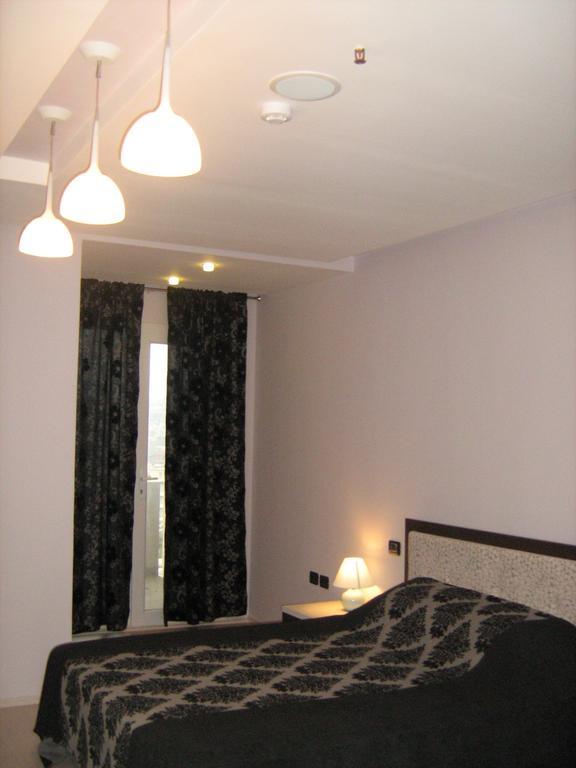 Hotel Albion Δυρράχιο Εξωτερικό φωτογραφία